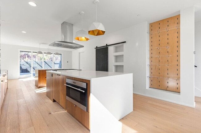 Foto del edificio - 3923 NE Mallory Ave