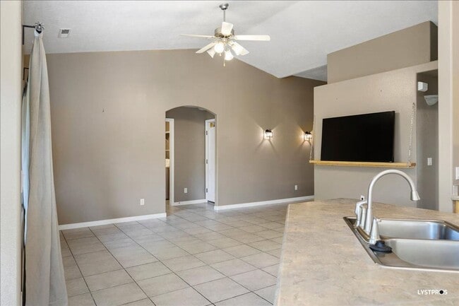 Building Photo - 1630 E 2450 S