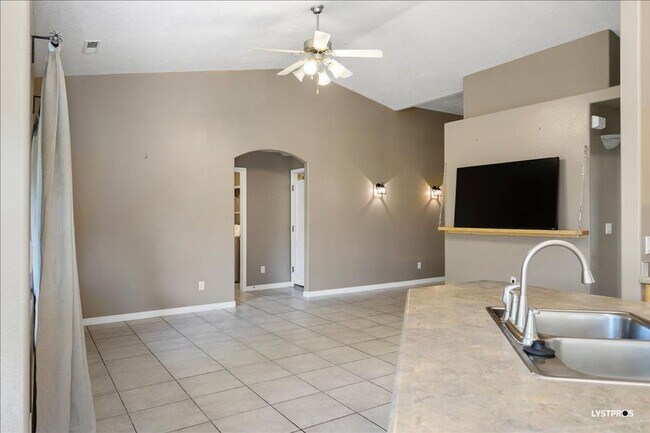 Foto del edificio - Painted Desert Beauty! Corner home!