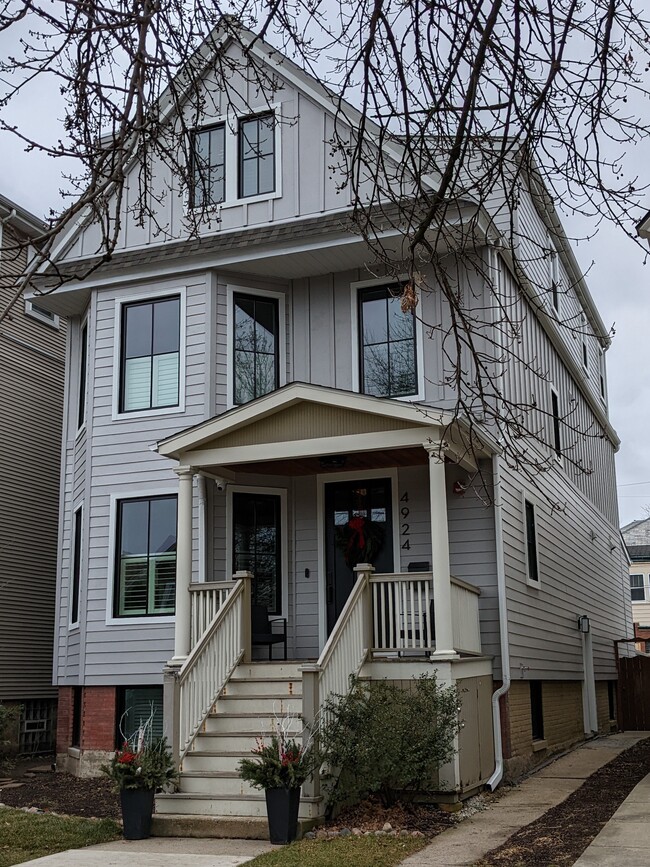 Building Photo - 4924 N Oakley Ave