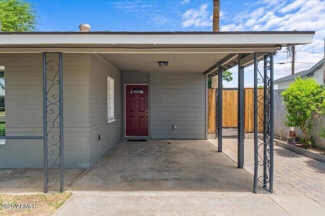Building Photo - 838 E Belmont Ave