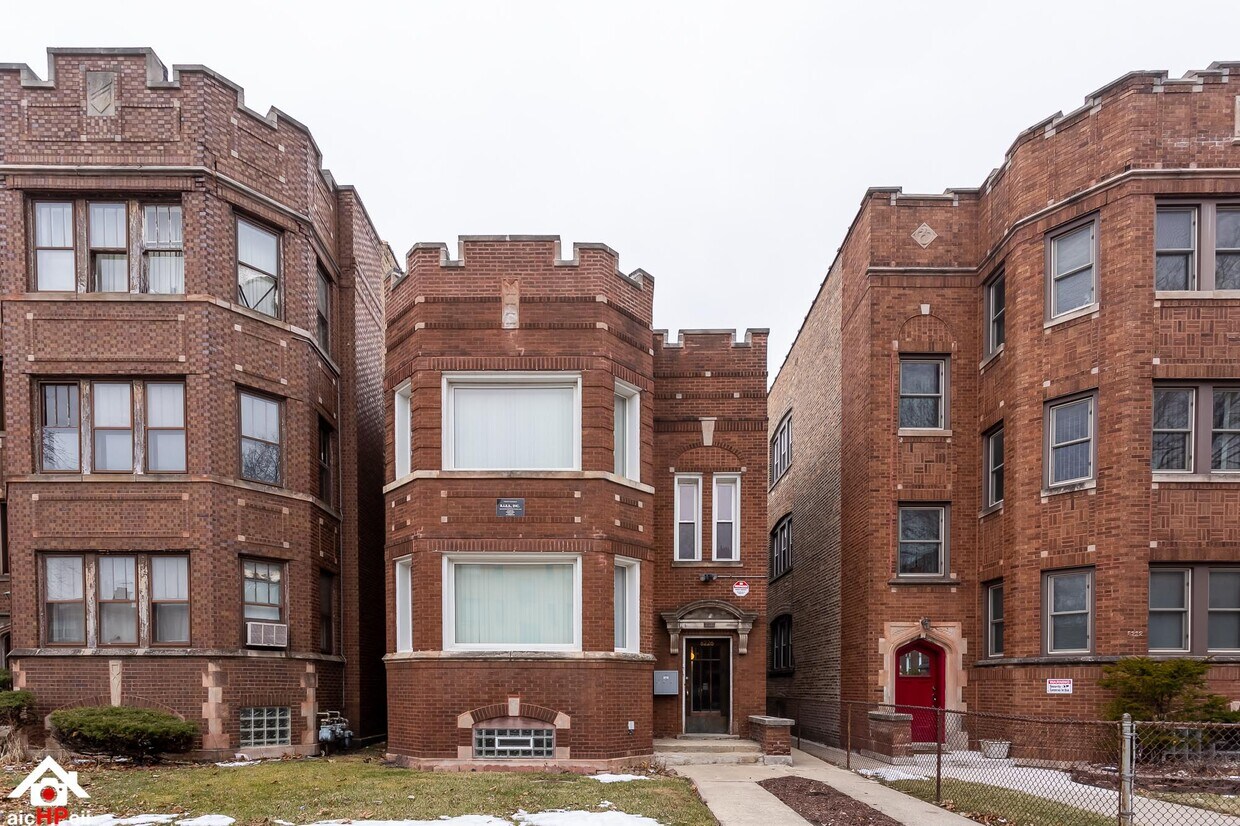 Front of proeprty - 8226 S Vernon Ave