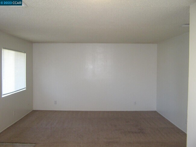 Building Photo - 2122 Peppertree Way