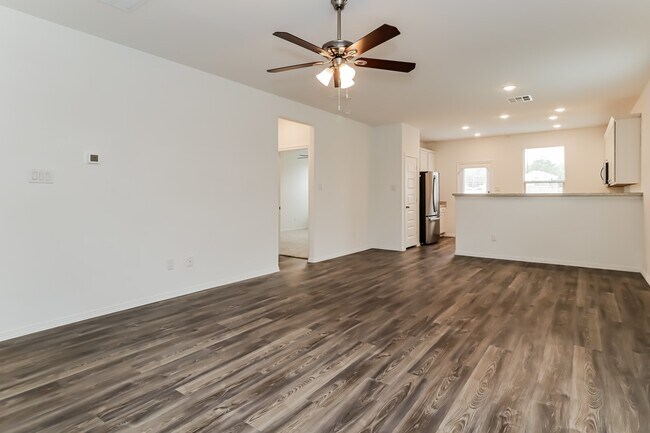 Foto del edificio - 16750 Rover Ln