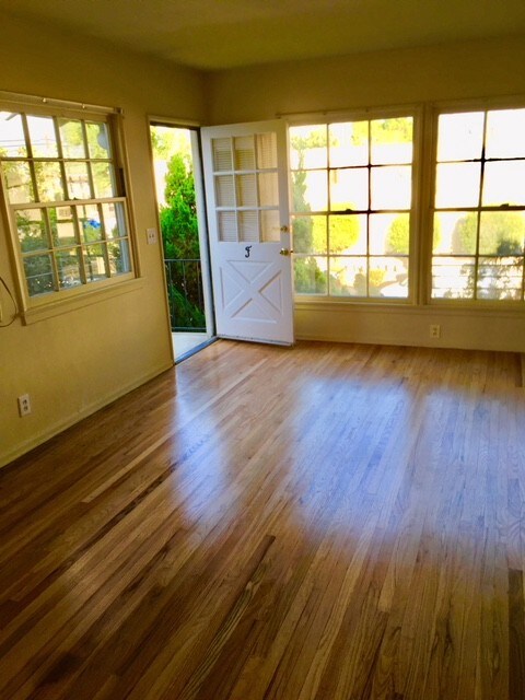 Foto del edificio - 15234 Rayen St