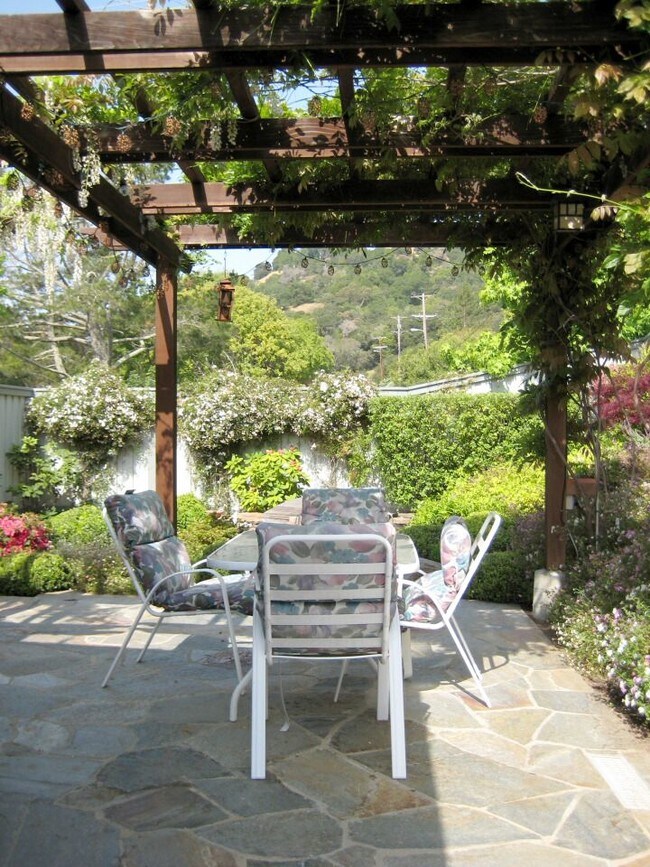 Foto del edificio - 2250 Juniperberry Dr