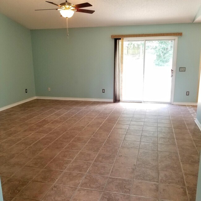Building Photo - 1248 Northview Dr