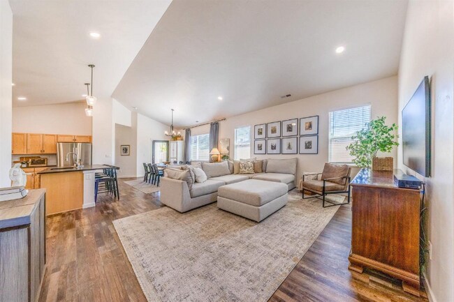 Foto del edificio - 450 Fox Meadows Ct
