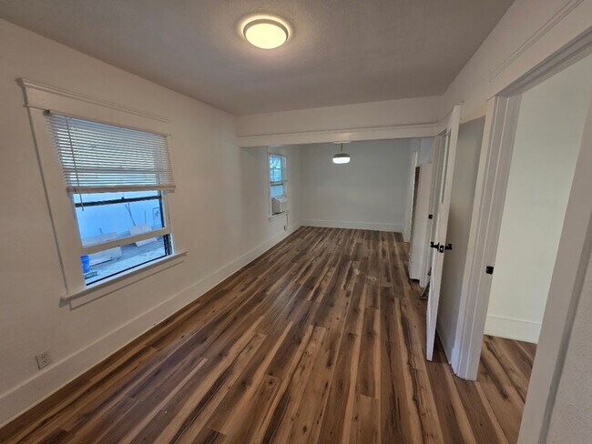 Foto del edificio - 2BD 2 BA Belmont Heights Back house with laundry!!