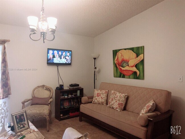 Foto del edificio - 917 NE 199th St