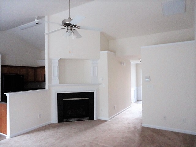 Building Photo - 823 Jennifer Ln