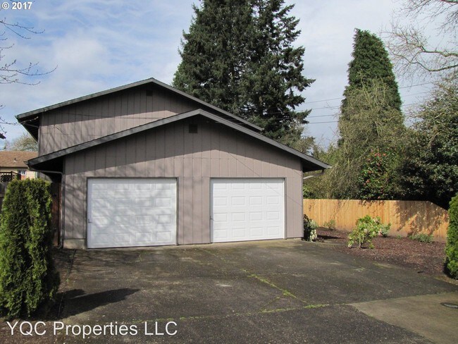 Building Photo - 623-623 NE 15th Ave