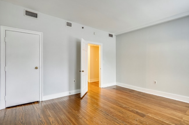 Photo - Junior League - 3039 M Apartment