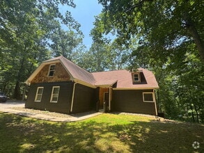 Building Photo - 496 Trotters Glen Rd