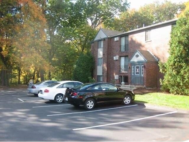 Primary Photo - 123 English Village Rd
