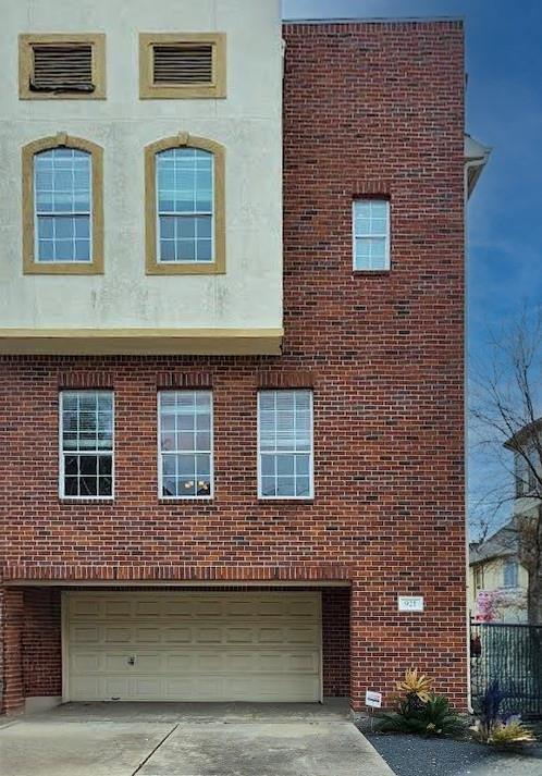 Primary Photo - 921 Birdsall St