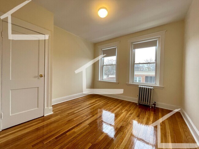 Foto del edificio - No brokers Fee, No Security Deposit, Heat,...