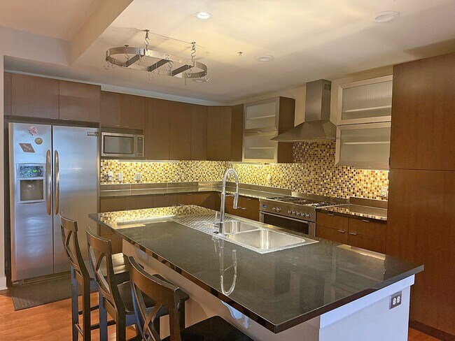 Foto del edificio - 2-Bedroom, 2 Bath Unit for Rent in Denver, CO | Fitness center & Modern Kitchen