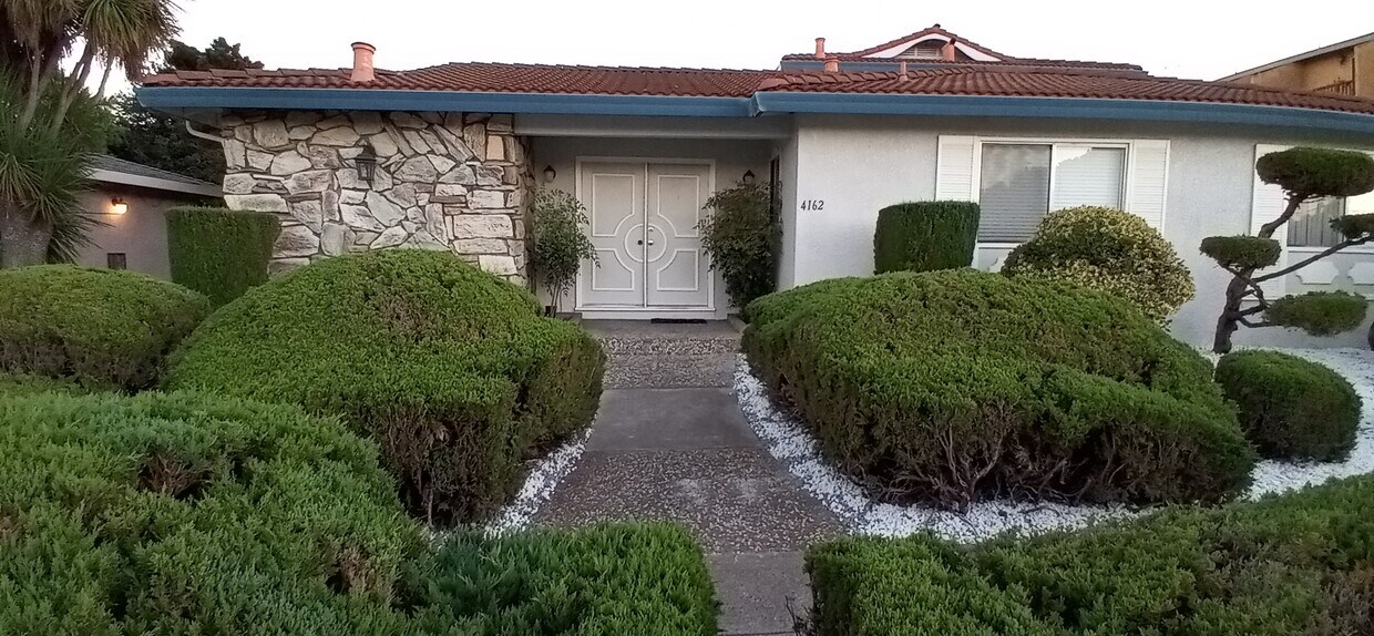 Foto principal - 4162 Hamilton Ave