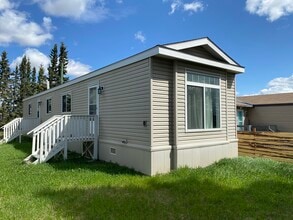 Building Photo - 920-121 121 Ave