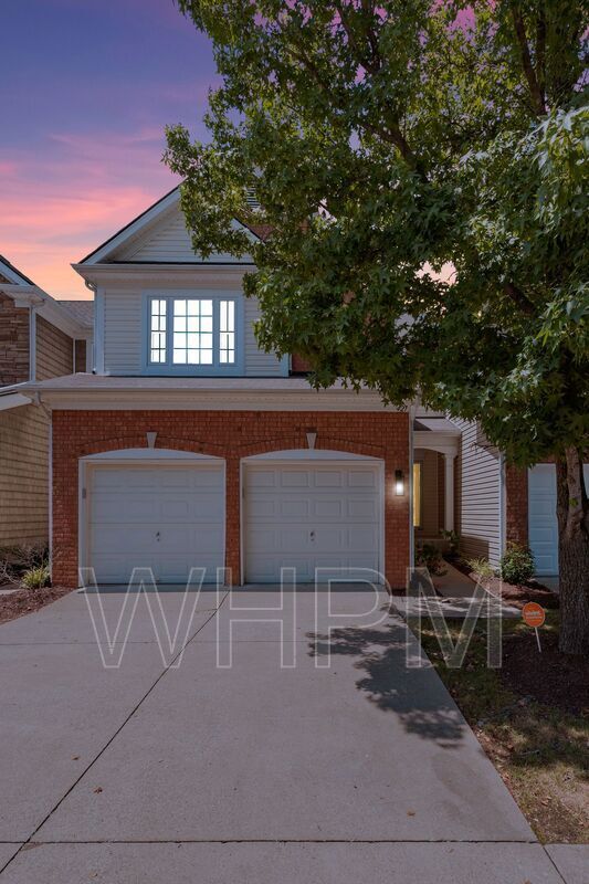 Foto del edificio - 427 Lazy Creek Ln