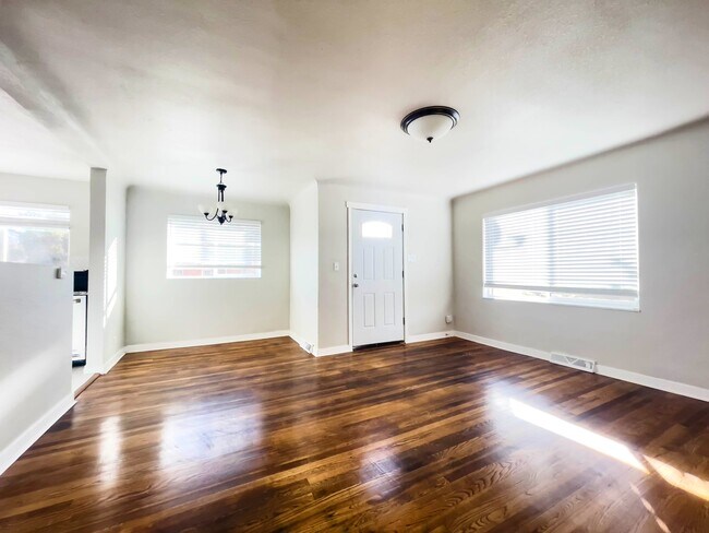 Foto del edificio - 3641 Steele St