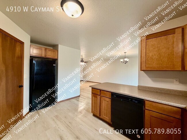Building Photo - 4910 W Cayman St