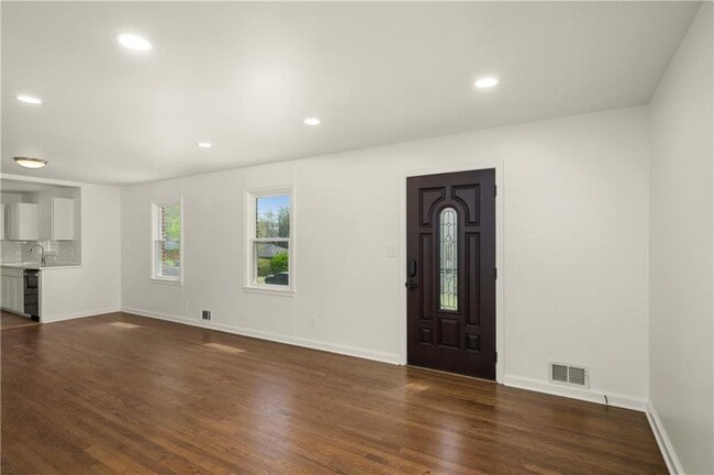 Building Photo - 878 Parkway Dr