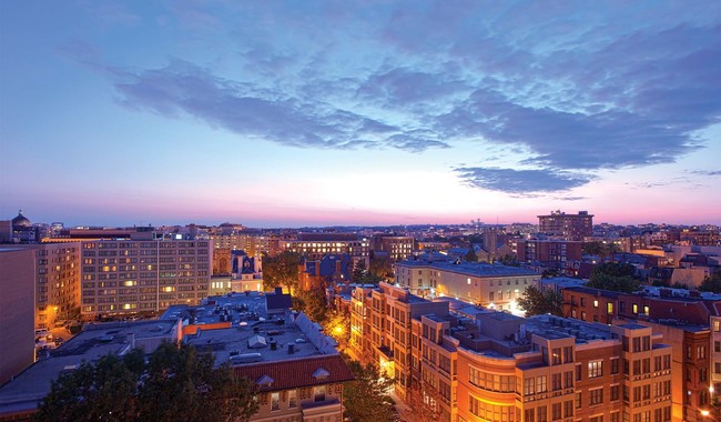 En la ubicación de Latrobe se ofrecen excelentes vistas de la ciudad - Latrobe Apartment Homes