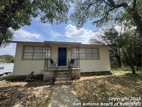Building Photo - 3058 Westview Dr