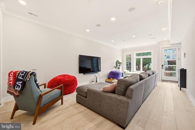Building Photo - 3554 13th St NW