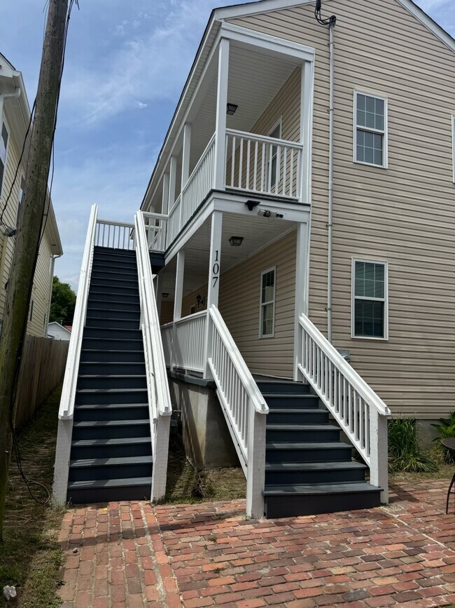 Building Photo - 107 Hanover St