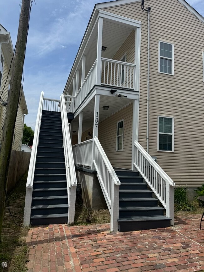 Building Photo - 107 Hanover St