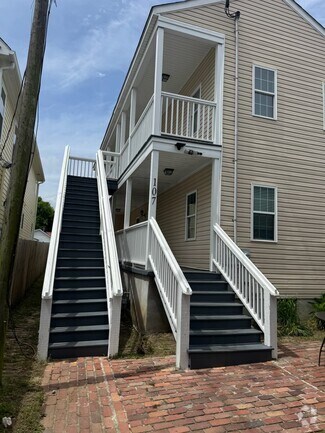 Building Photo - 107 Hanover St