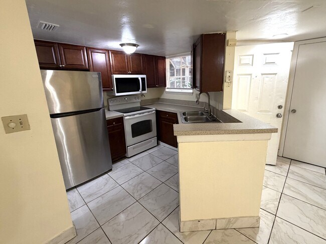 Photo - 1932 Lake Atriums Cir Townhome