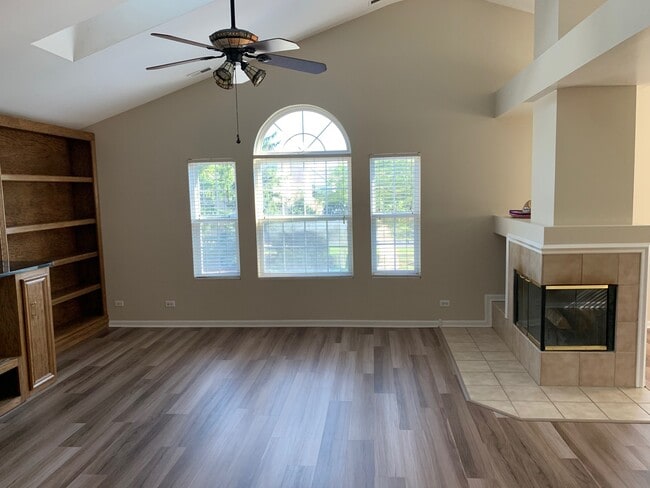 Building Photo - 2817 Stonewater Dr