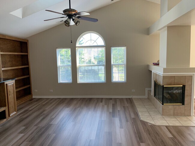 Foto del edificio - 2817 Stonewater Dr