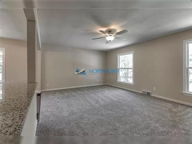Foto del edificio - 4 bedrooms, 3 baths gorgeous Parkville home