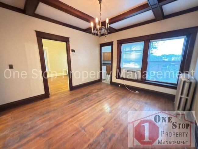 Building Photo - Historic 2 Bedroom, 1 Bathroom Unit in Mid...