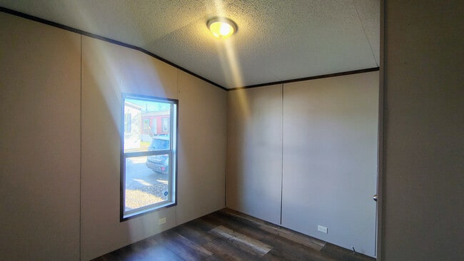 Foto del edificio - 1920 NW Wilcox Ct