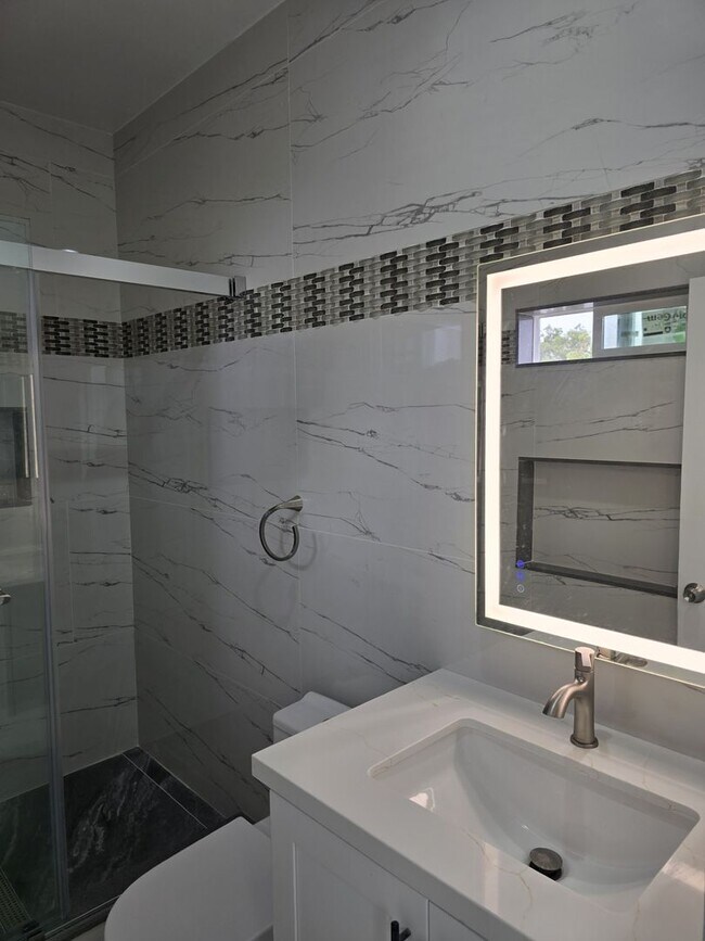 Building Photo - Brand New 3 Bed / 2 Bath ADU in a Safe & Q...