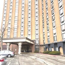 Building Photo - 1 One Renaissance Pl