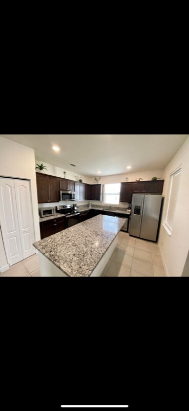 Foto del edificio - 12460 NW McGregor Ln