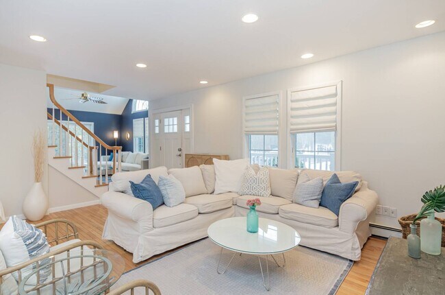 Foto del edificio - 27 Tanners Neck Ln