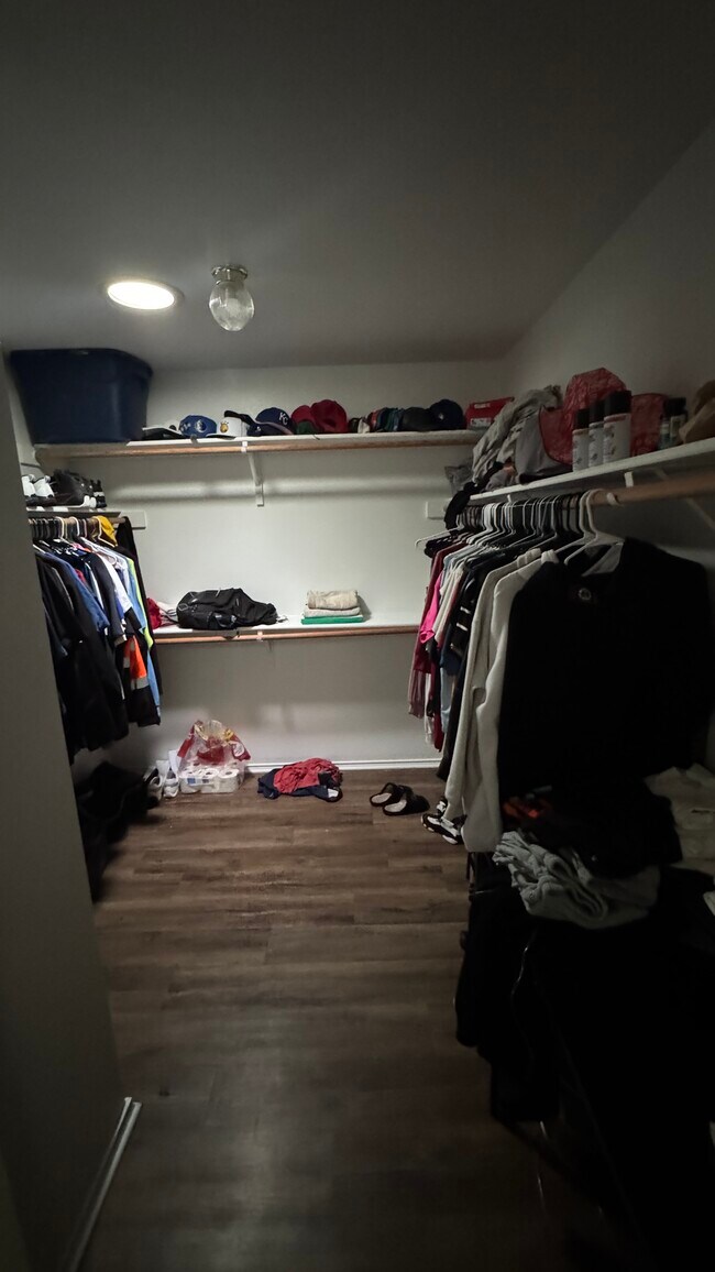 Building Photo - 20071 Meadow View Ln