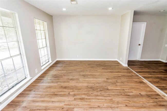 Foto del edificio - 5730 Newquay St