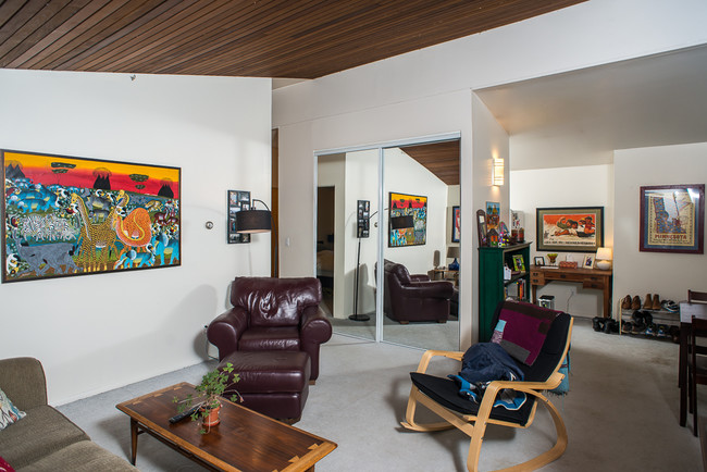 Living Room - 608 High St