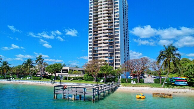 Foto del edificio - 5600 N Flagler Dr