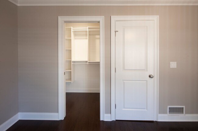 Interior Photo - Cambridge Manor