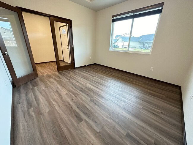Building Photo - 5-Bed, 3-Bath Home w/ Fenced Backyard!